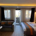 Ξενοδοχείο με διαμερίσματα Taksim Larissa 4*