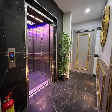 Taksim Larissa Apart-hotel 4*