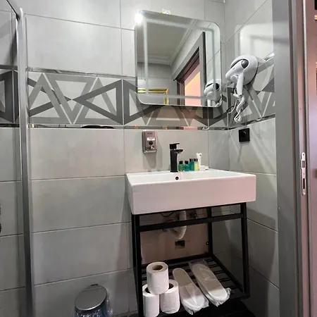 Taksim Larissa 4* 이스탄불