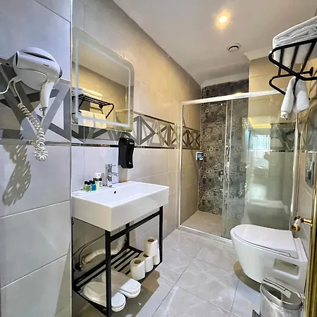 Taksim Larissa 4* 이스탄불