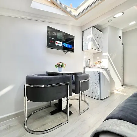 Taksim Larissa 4* 이스탄불